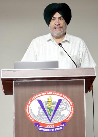 Dr. J.P.S. Gill, Vice-Chancellor Addressing